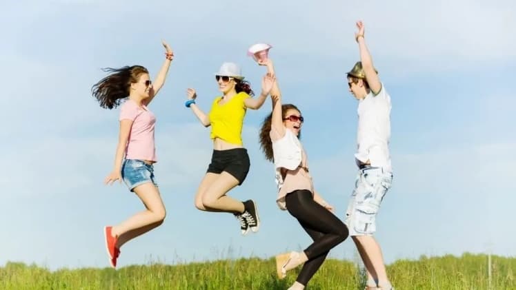 10 листопада в Україні та світі святкують Всесвітній день молоді — свято активності та розвитку